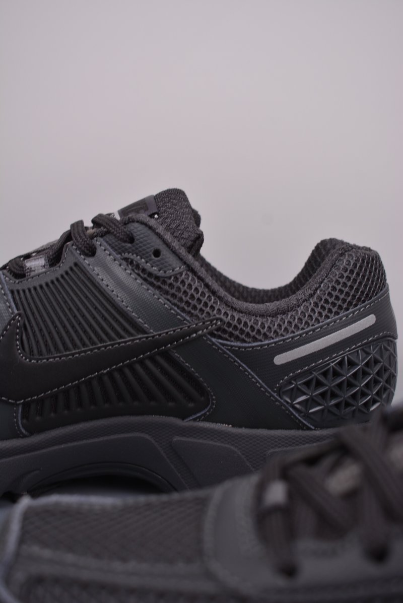 Nike Zoom Vomero 5 'Black' view