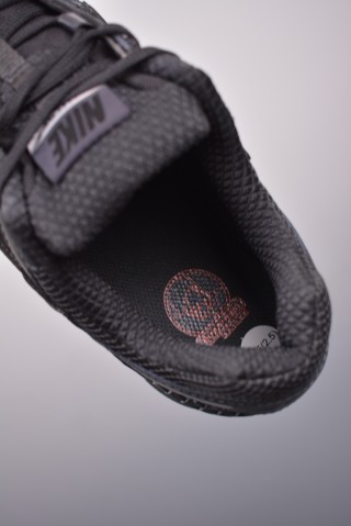 Nike Zoom Vomero 5 'Black' view 9