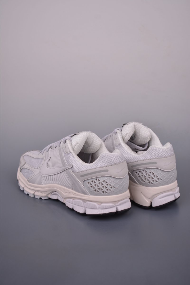 Nike Zoom Vomero 5 'Black' view
