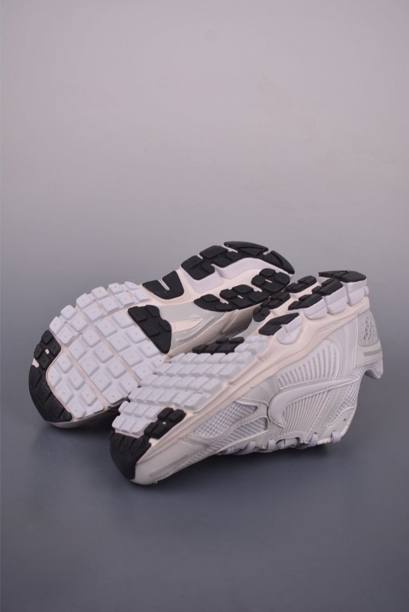 Nike Zoom Vomero 5 'Black' view