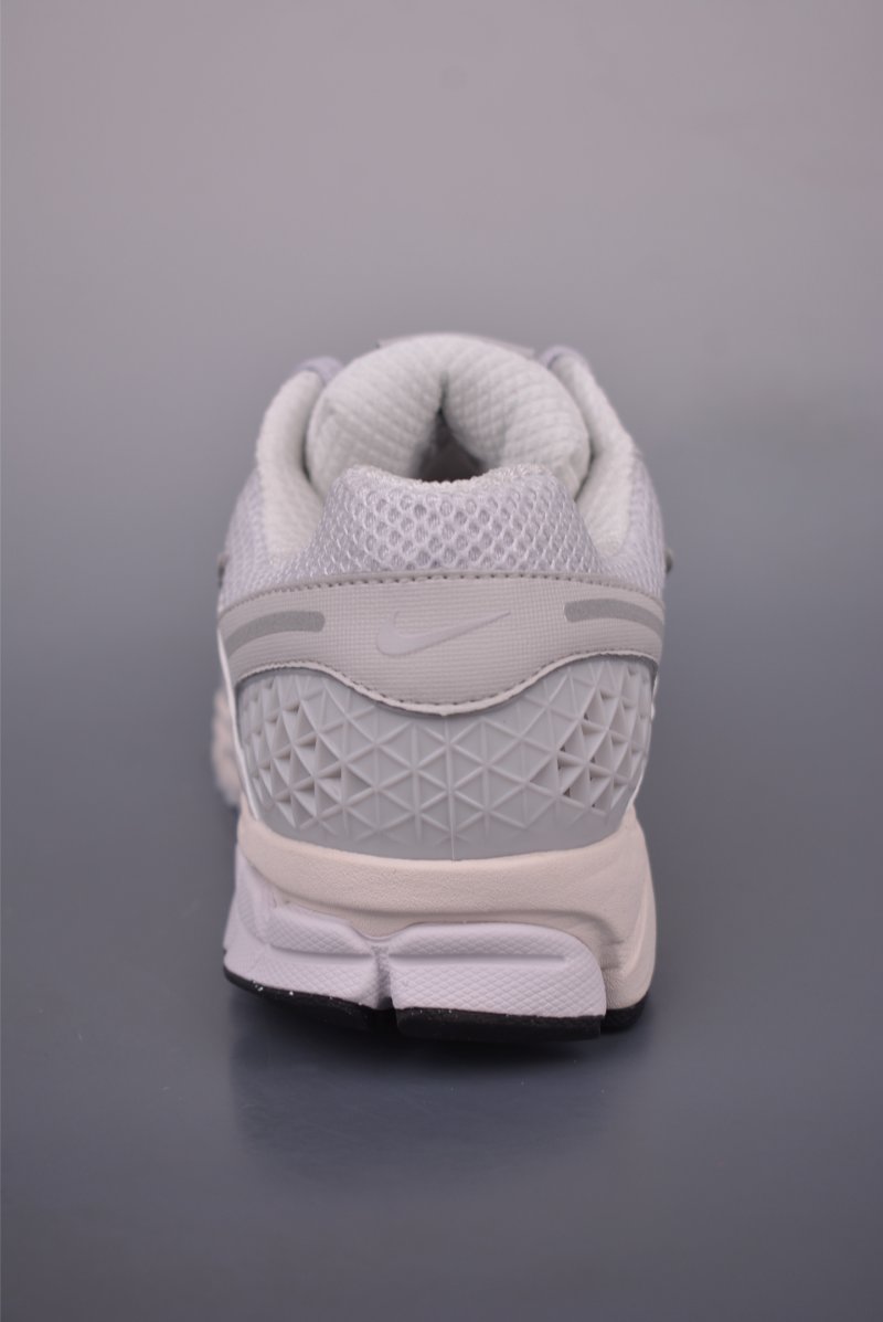Nike Zoom Vomero 5 'Black' view