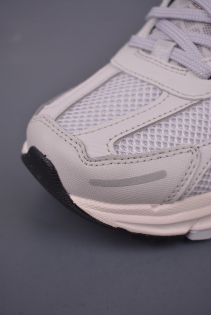 Nike Zoom Vomero 5 'Black' view