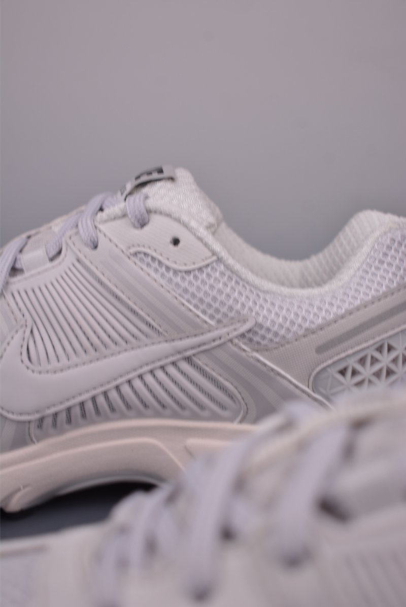 Nike Zoom Vomero 5 'Black' view