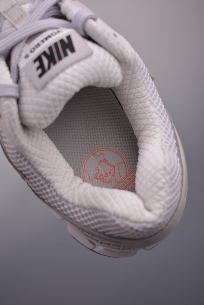 Nike Zoom Vomero 5 'Black' view