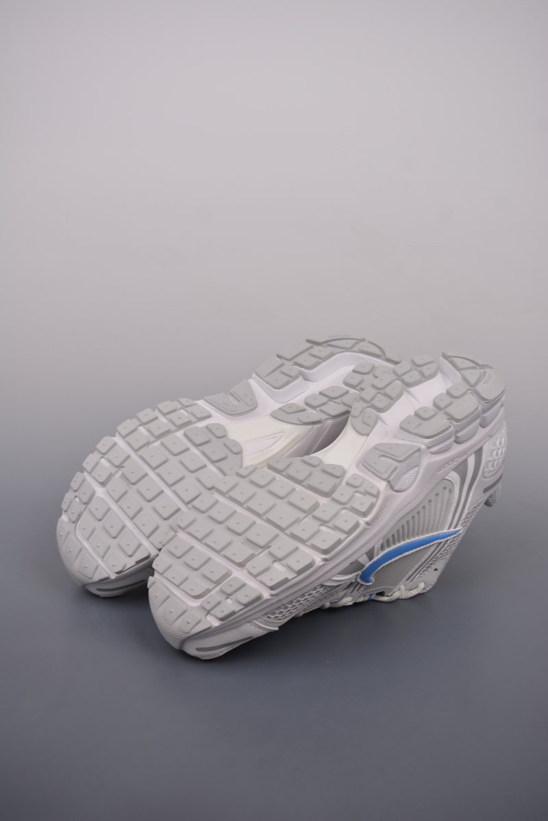 Nike Zoom Vomero 5 'Black' view