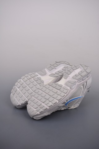 Nike Zoom Vomero 5 'Black' view 3