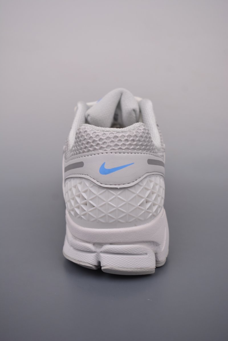 Nike Zoom Vomero 5 'Black' view