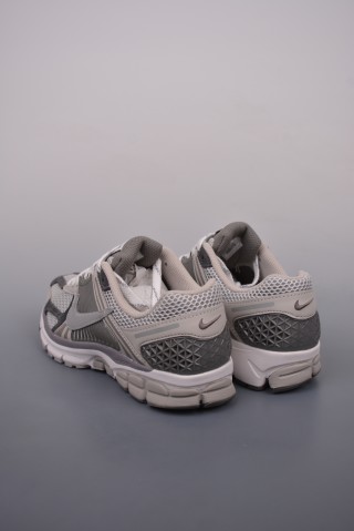 Nike Zoom Vomero 5 'Black' view 2