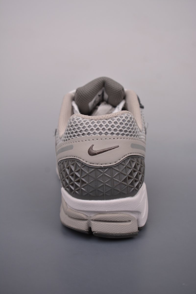 Nike Zoom Vomero 5 'Black' view