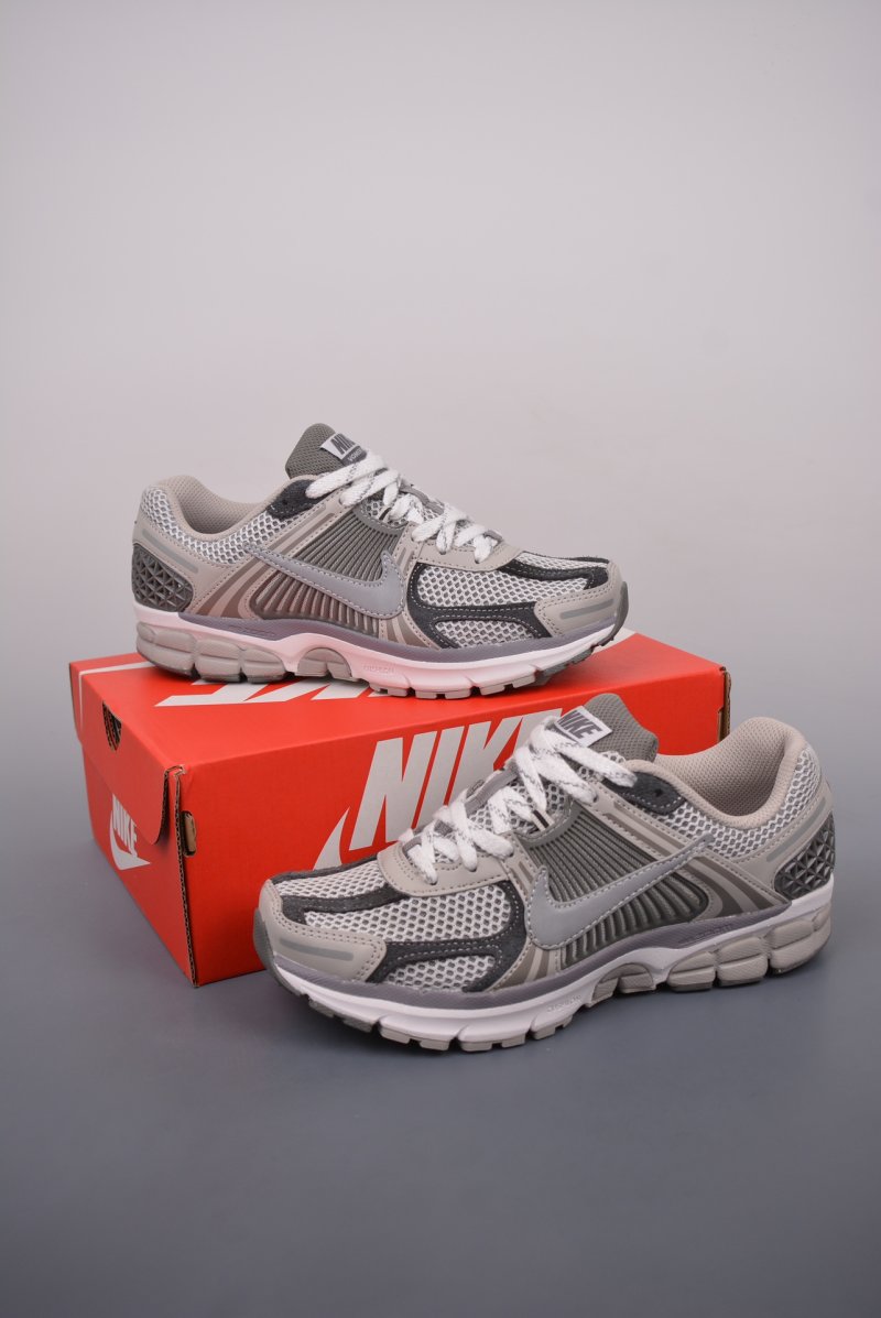 Nike Zoom Vomero 5 'Black' view
