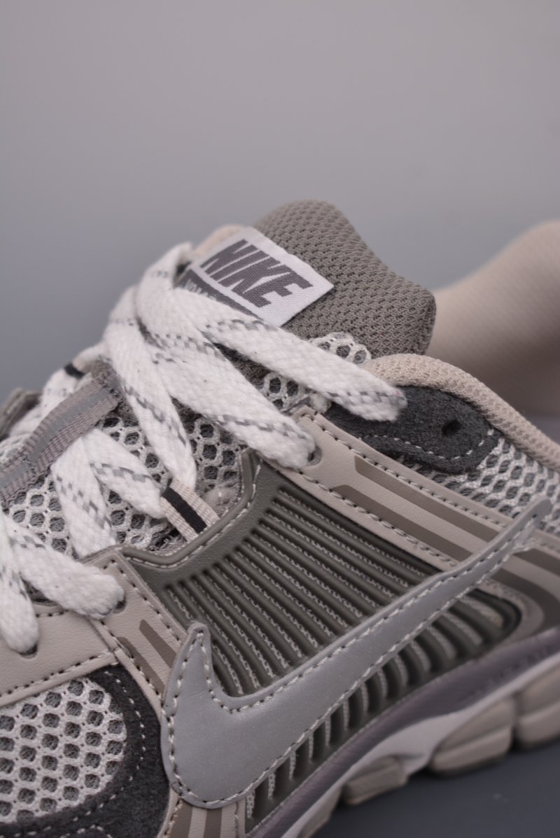 Nike Zoom Vomero 5 'Black' view