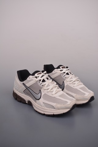 Nike Zoom Vomero 5 'Black'