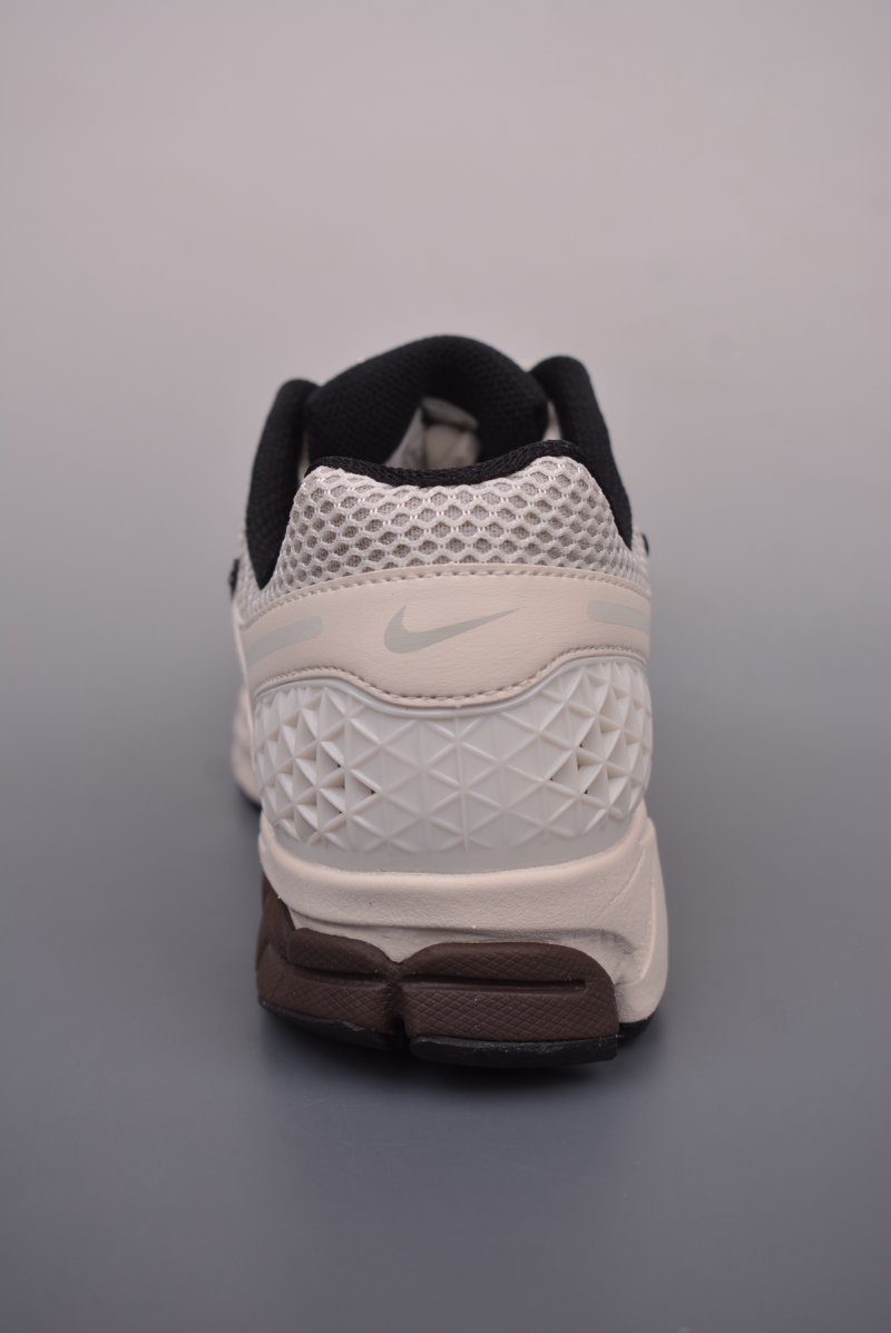 Nike Zoom Vomero 5 'Black' view