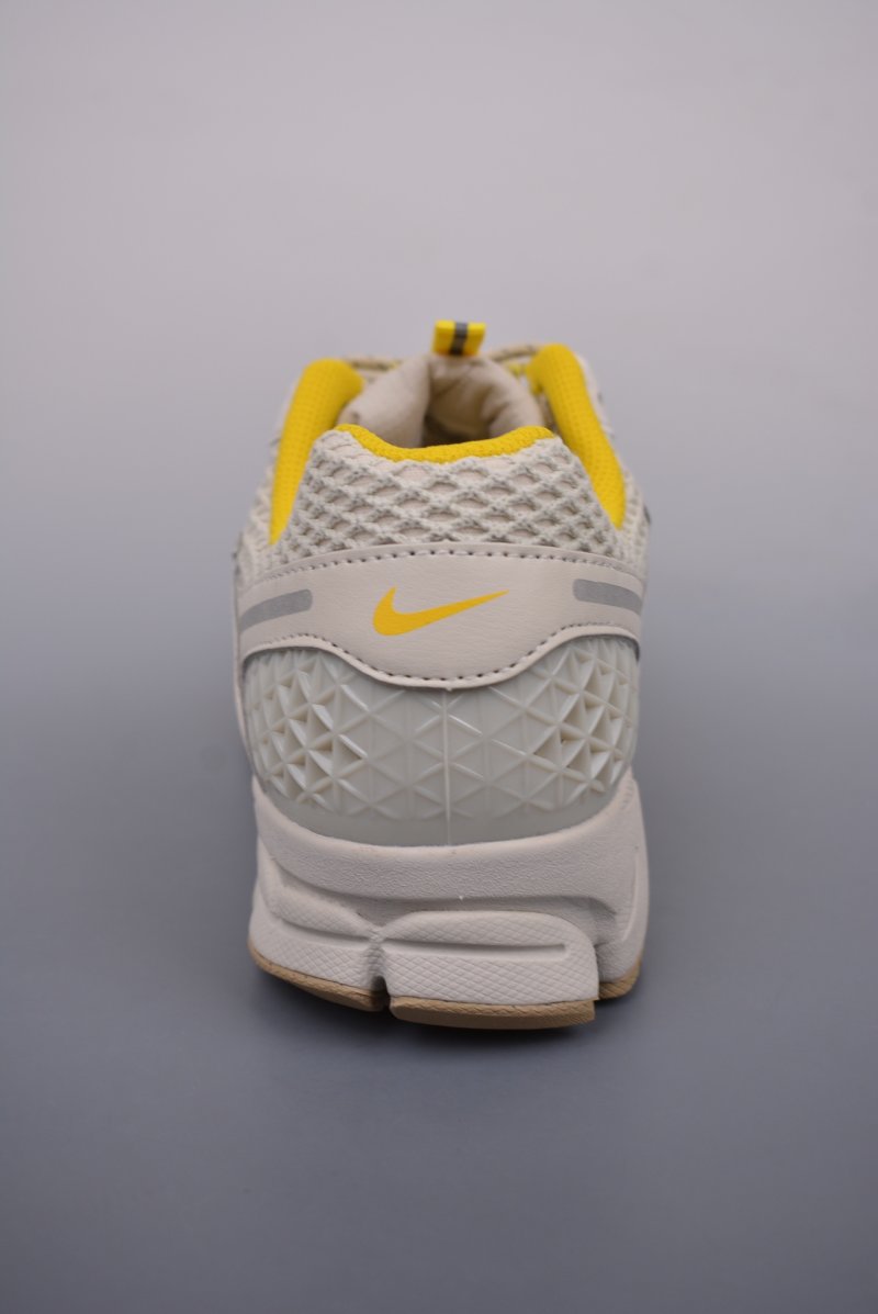 Nike Zoom Vomero 5 'Black' view