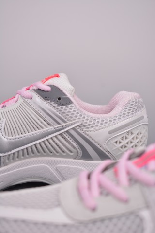 Nike Zoom Vomero 5 'Black' view 8
