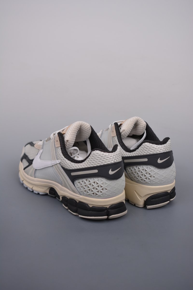 Nike Zoom Vomero 5 'Black' view