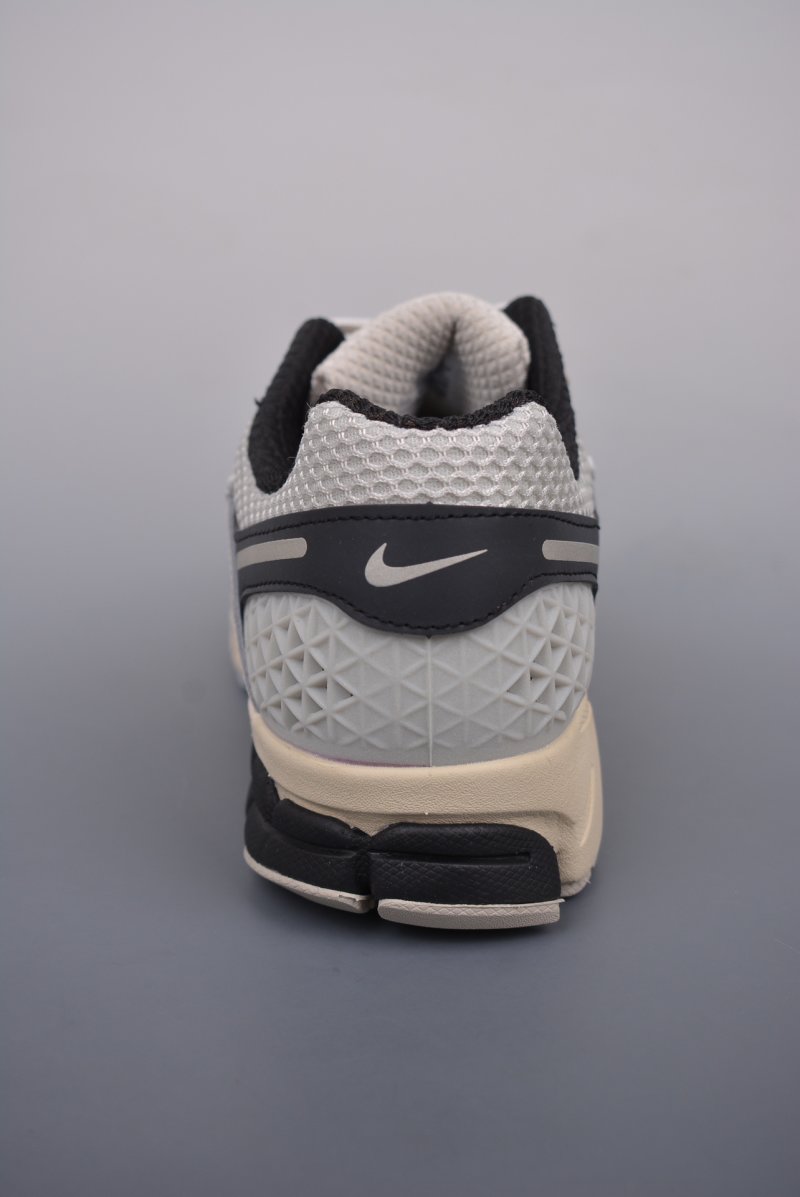 Nike Zoom Vomero 5 'Black' view