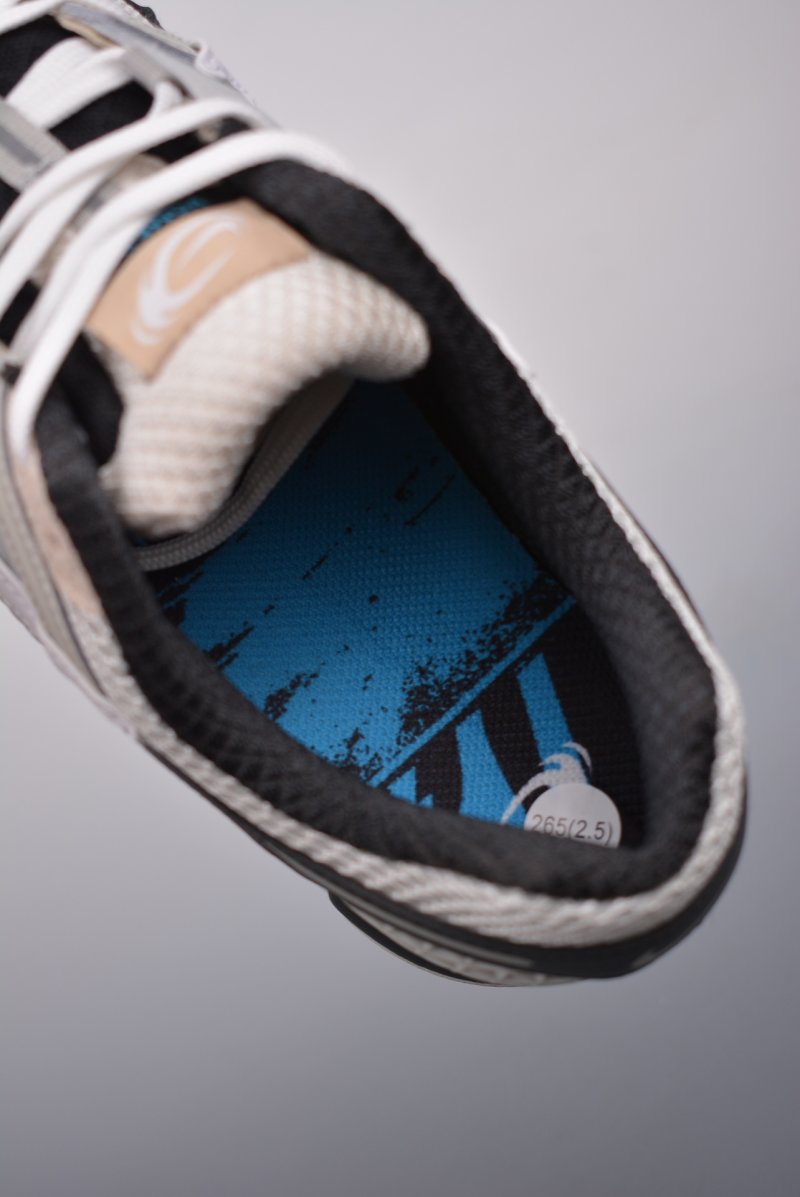 Nike Zoom Vomero 5 'Black' view
