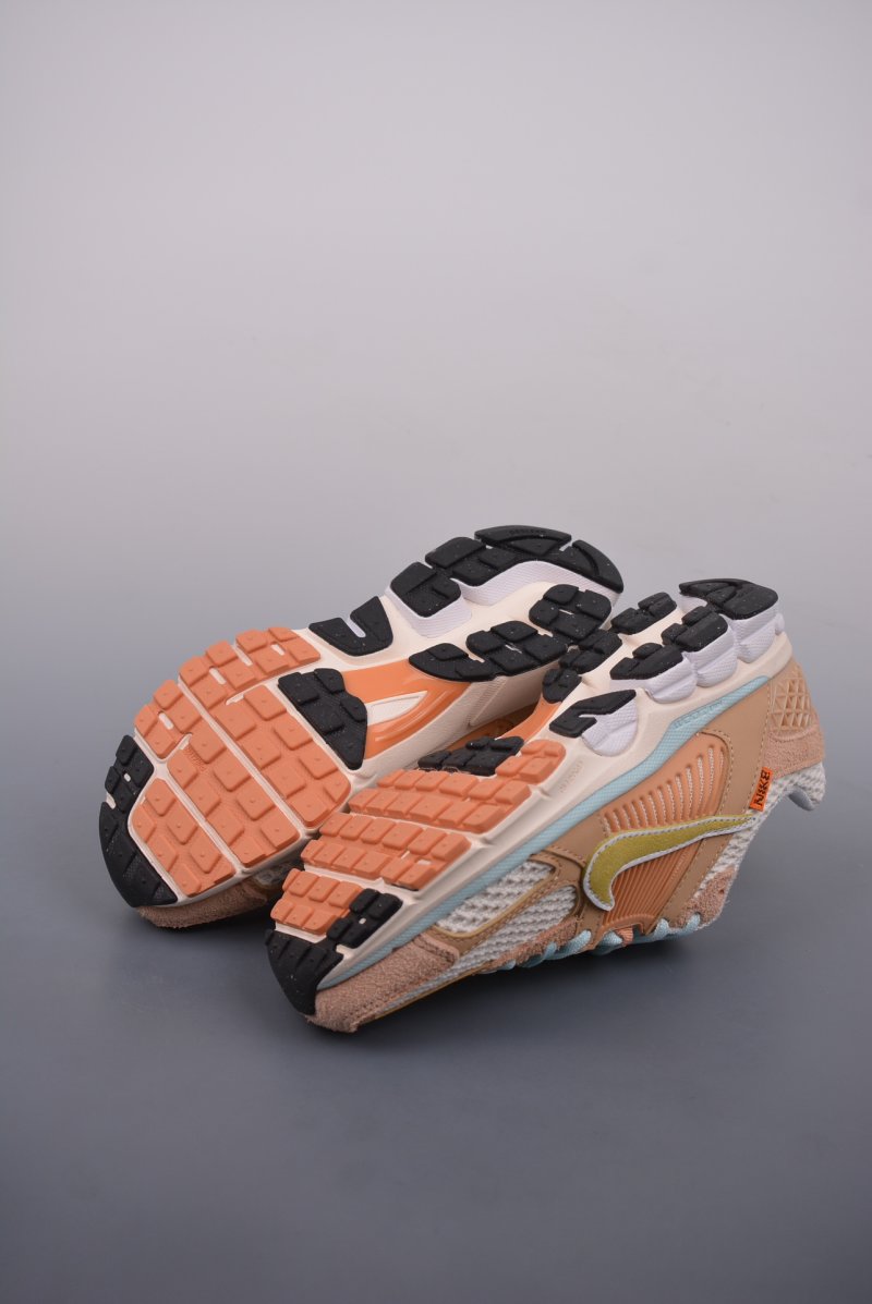 Nike Zoom Vomero 5 'Black' view