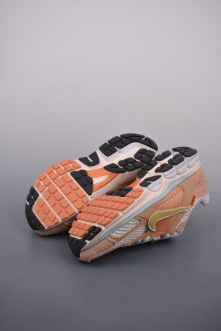 Nike Zoom Vomero 5 'Black' view 3