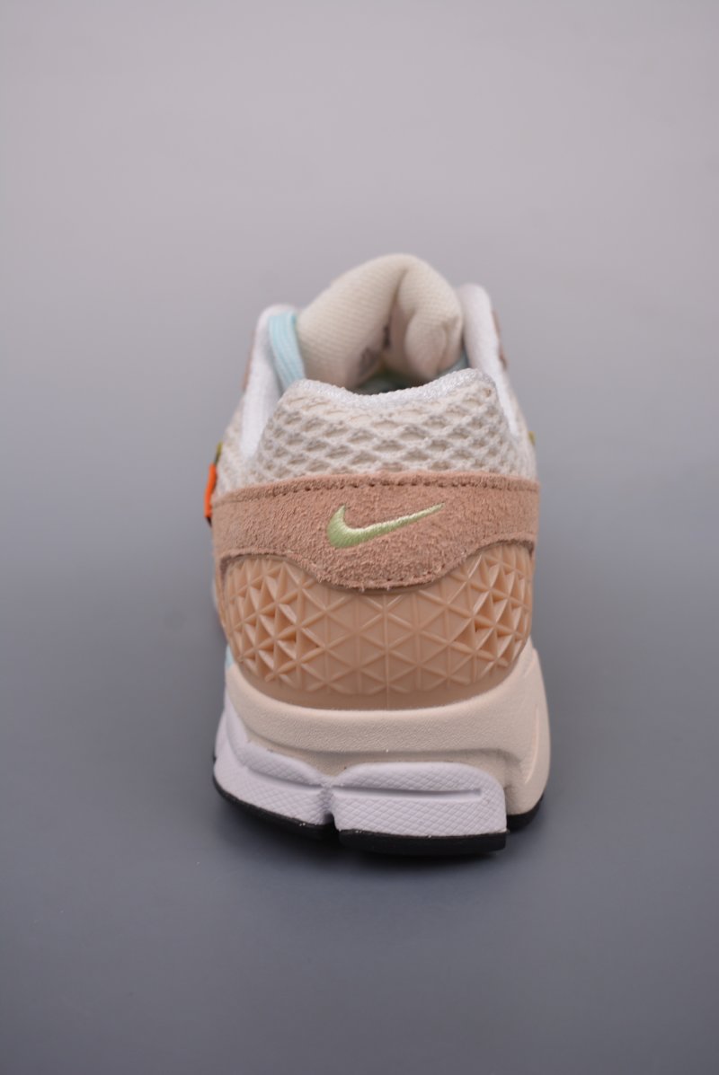 Nike Zoom Vomero 5 'Black' view
