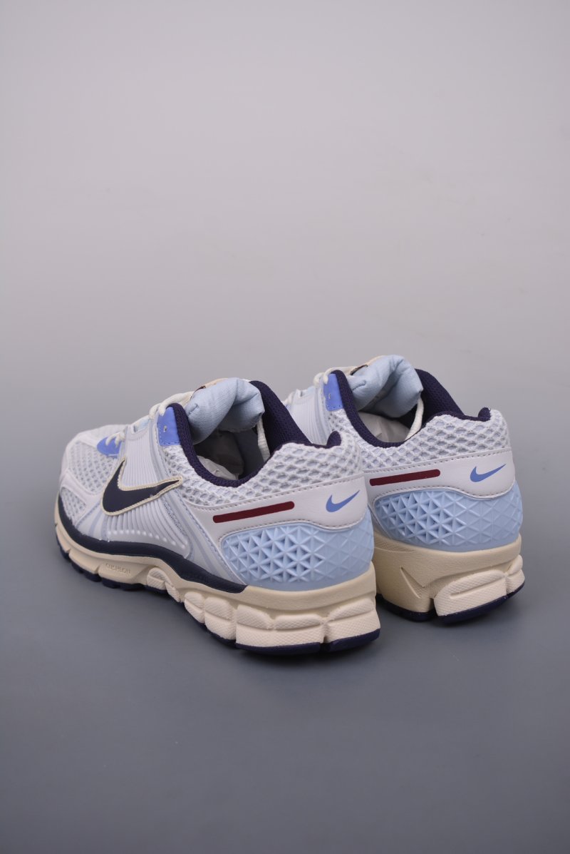 Nike Zoom Vomero 5 'Black' view