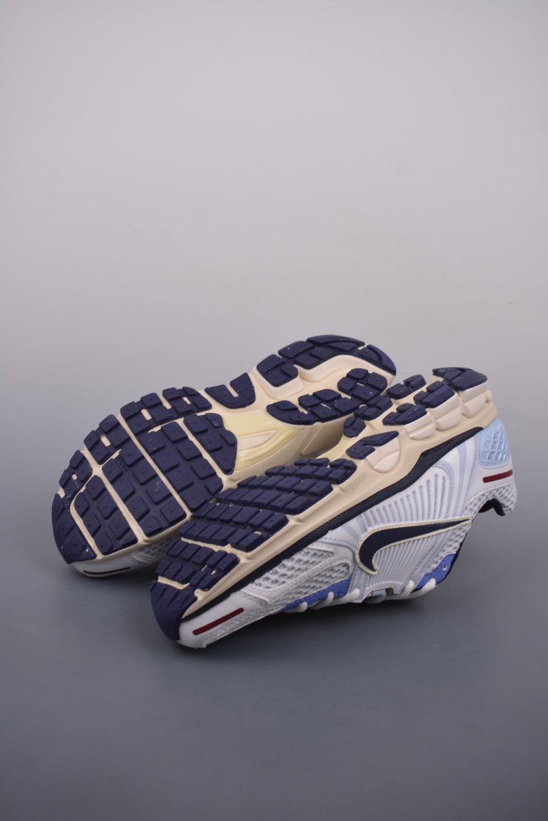 Nike Zoom Vomero 5 'Black' view