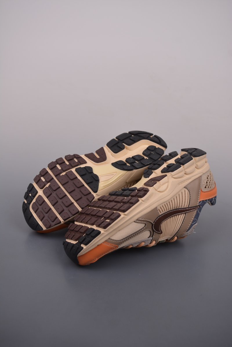 Nike Zoom Vomero 5 'Black' view