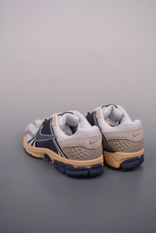 Nike Zoom Vomero 5 'Black' view 2