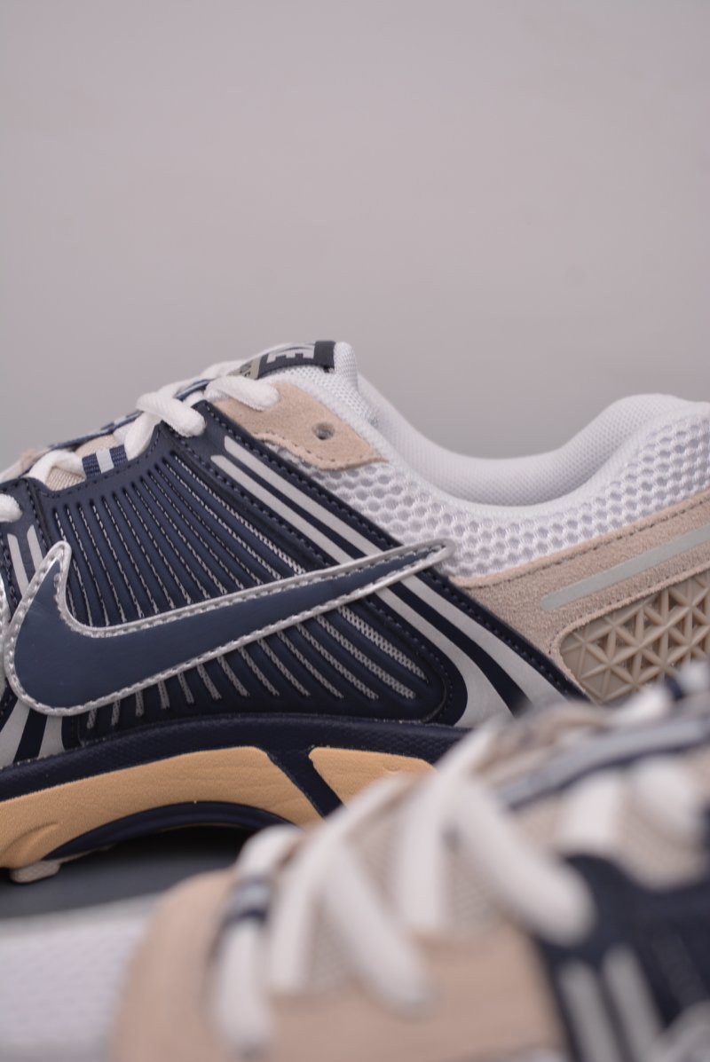 Nike Zoom Vomero 5 'Black' view