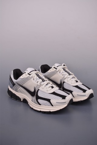 Nike Zoom Vomero 5 'Black'