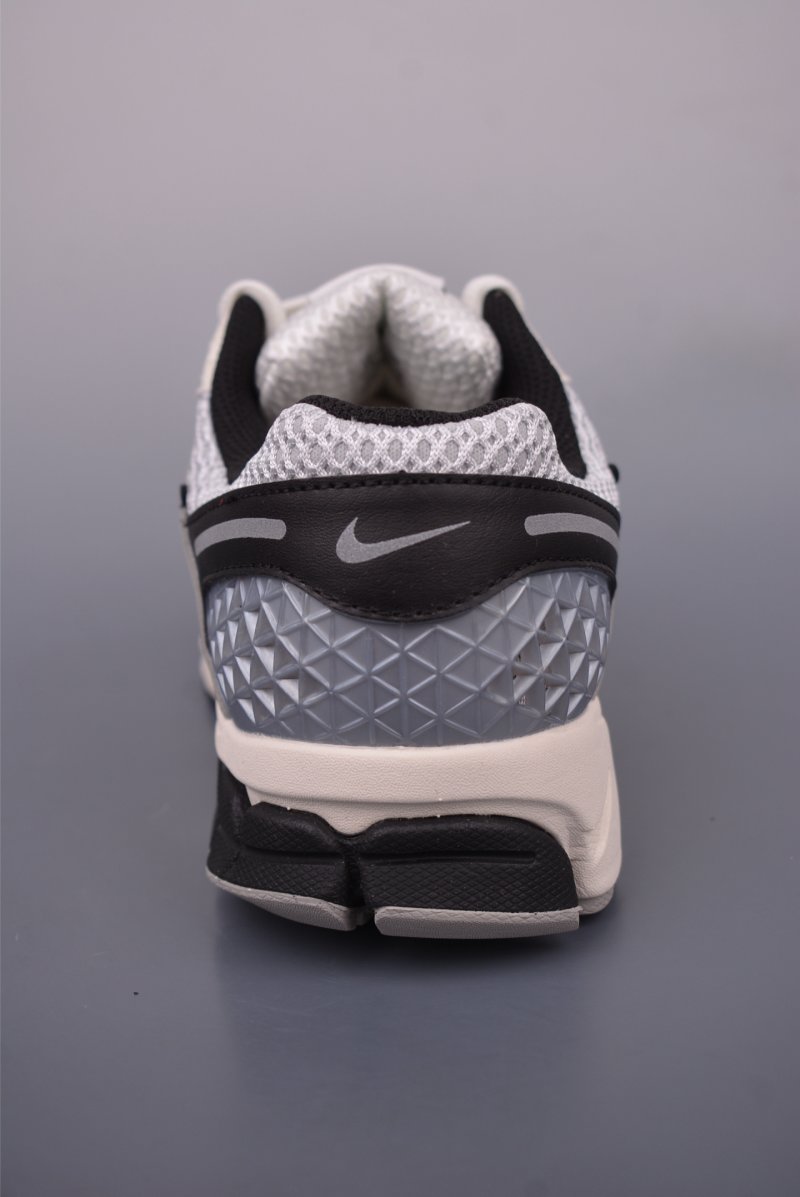 Nike Zoom Vomero 5 'Black' view
