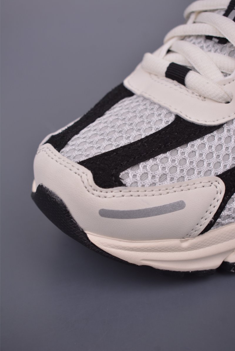 Nike Zoom Vomero 5 'Black' view