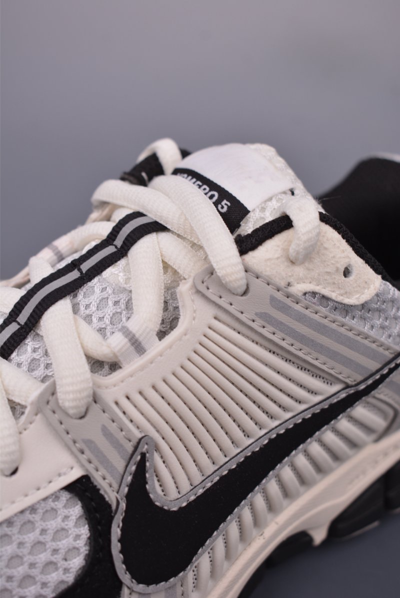 Nike Zoom Vomero 5 'Black' view
