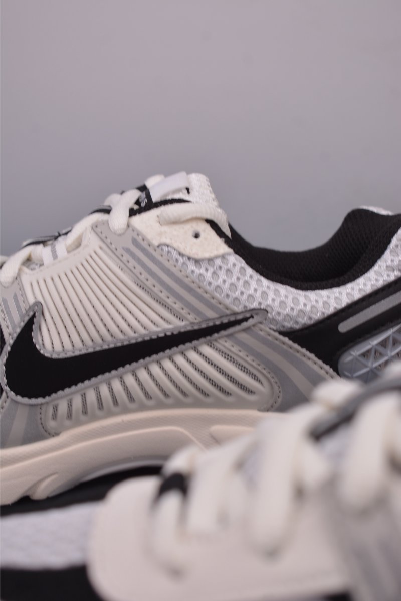 Nike Zoom Vomero 5 'Black' view