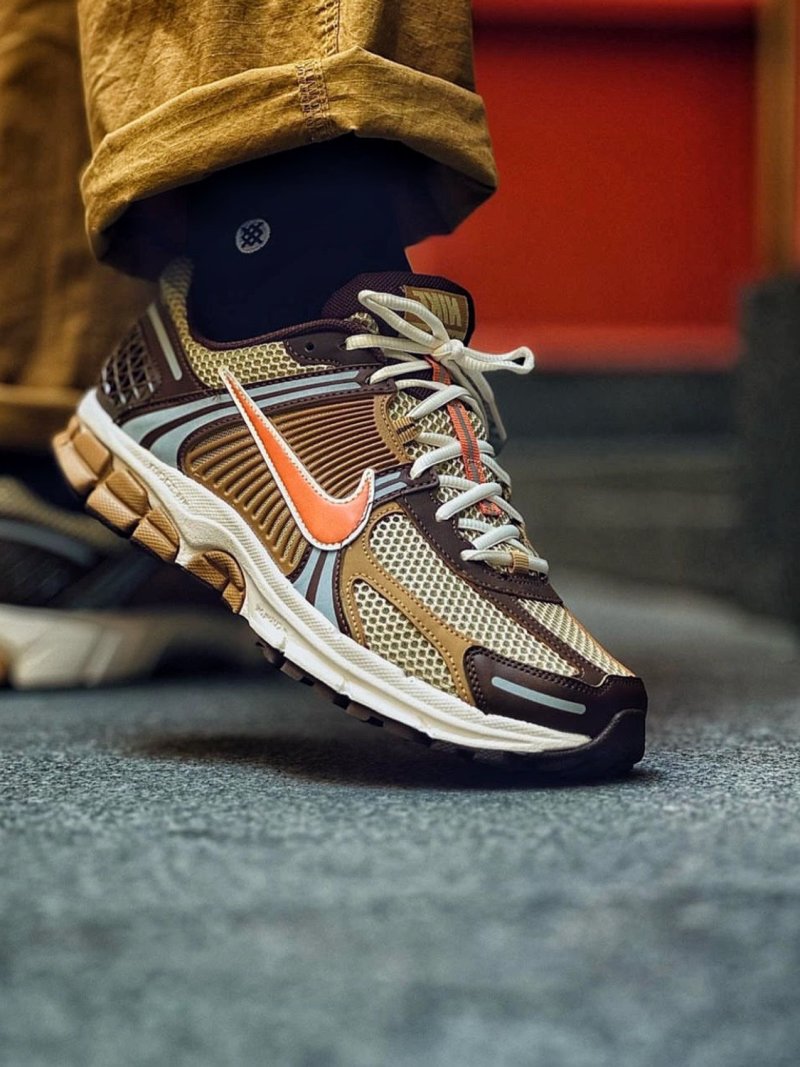 Nike Zoom Vomero 5 view