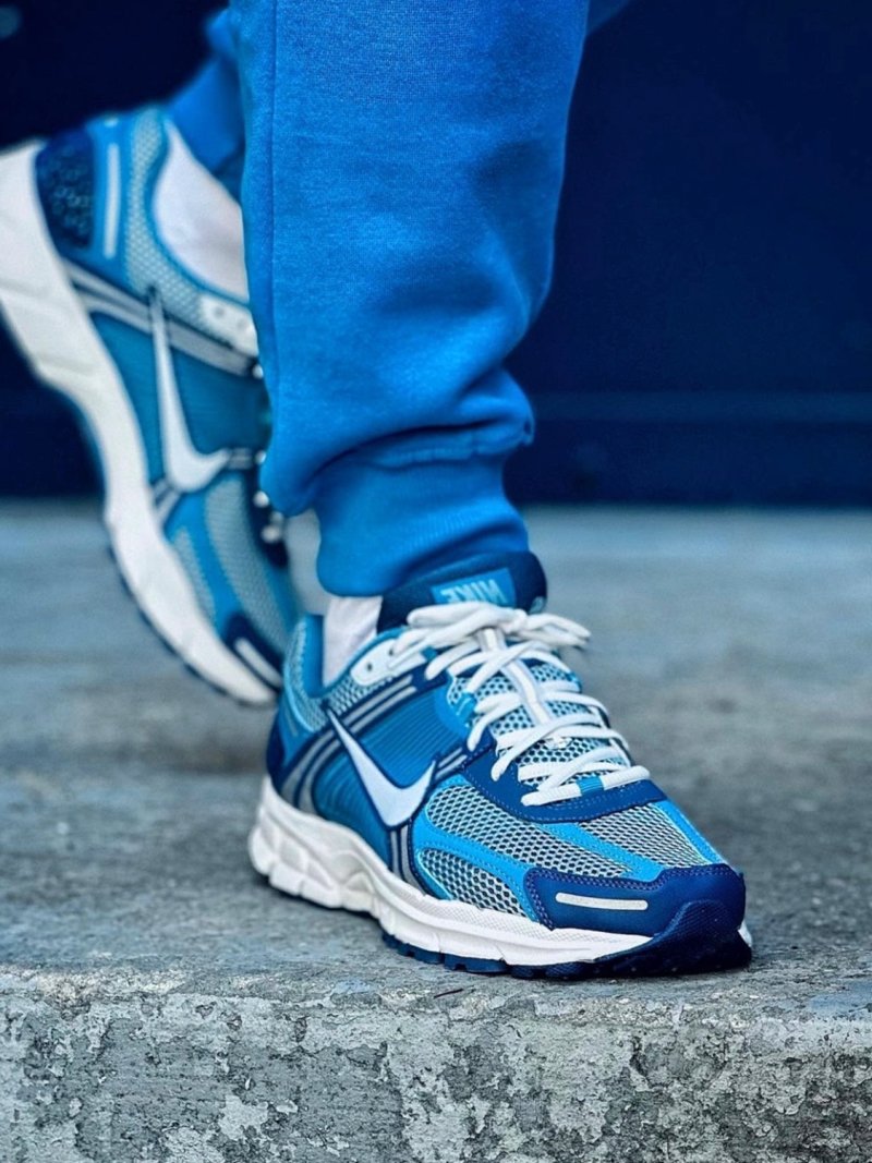 Nike Zoom Vomero 5 view