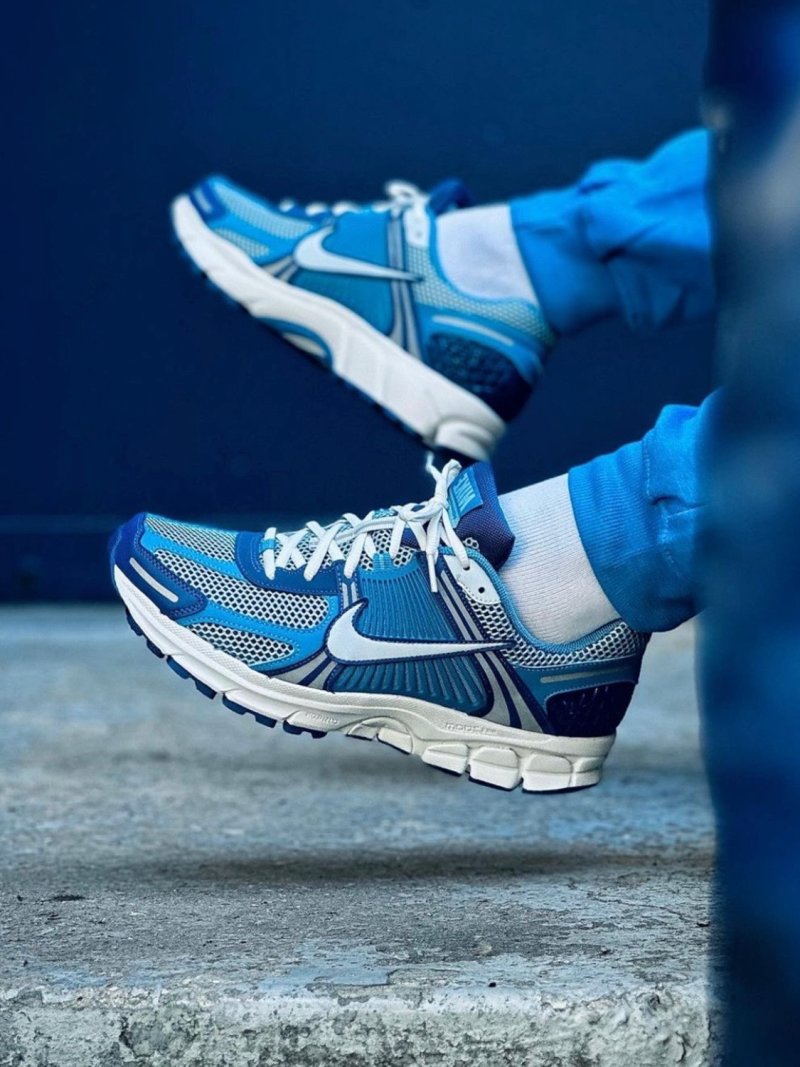 Nike Zoom Vomero 5 view
