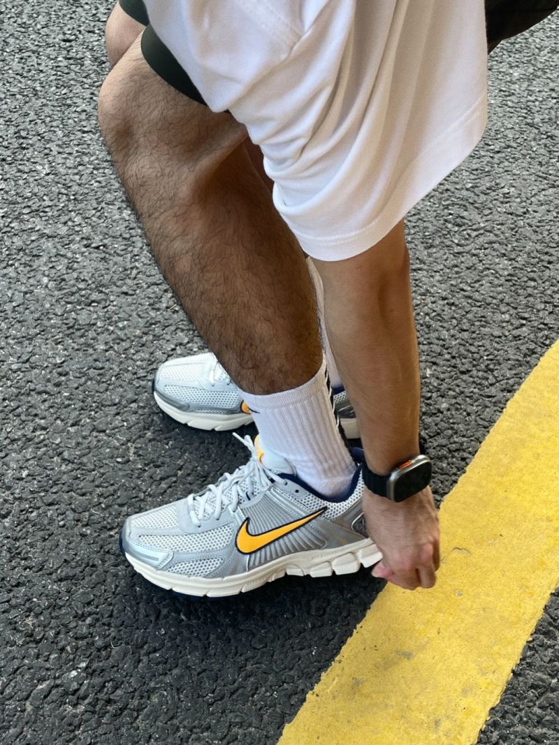 Nike Zoom Vomero 5 view