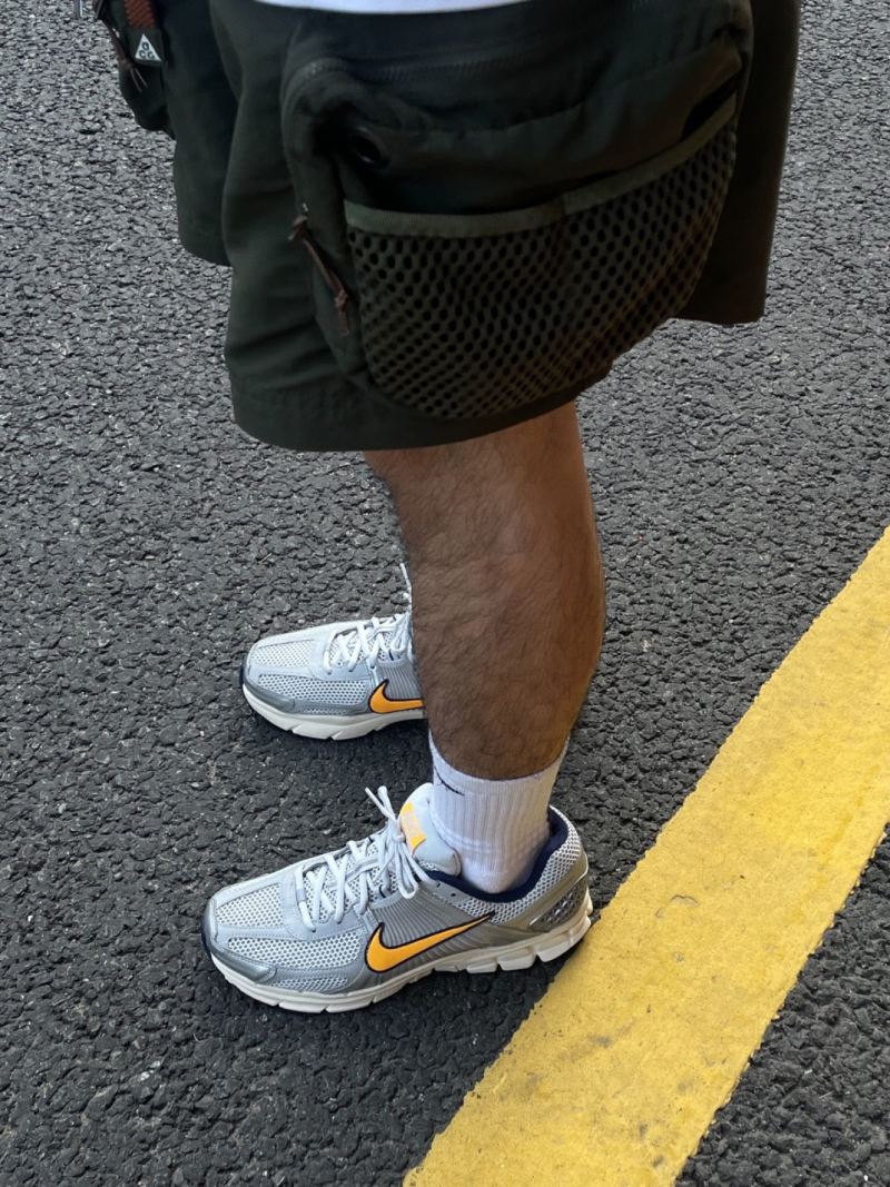 Nike Zoom Vomero 5 view
