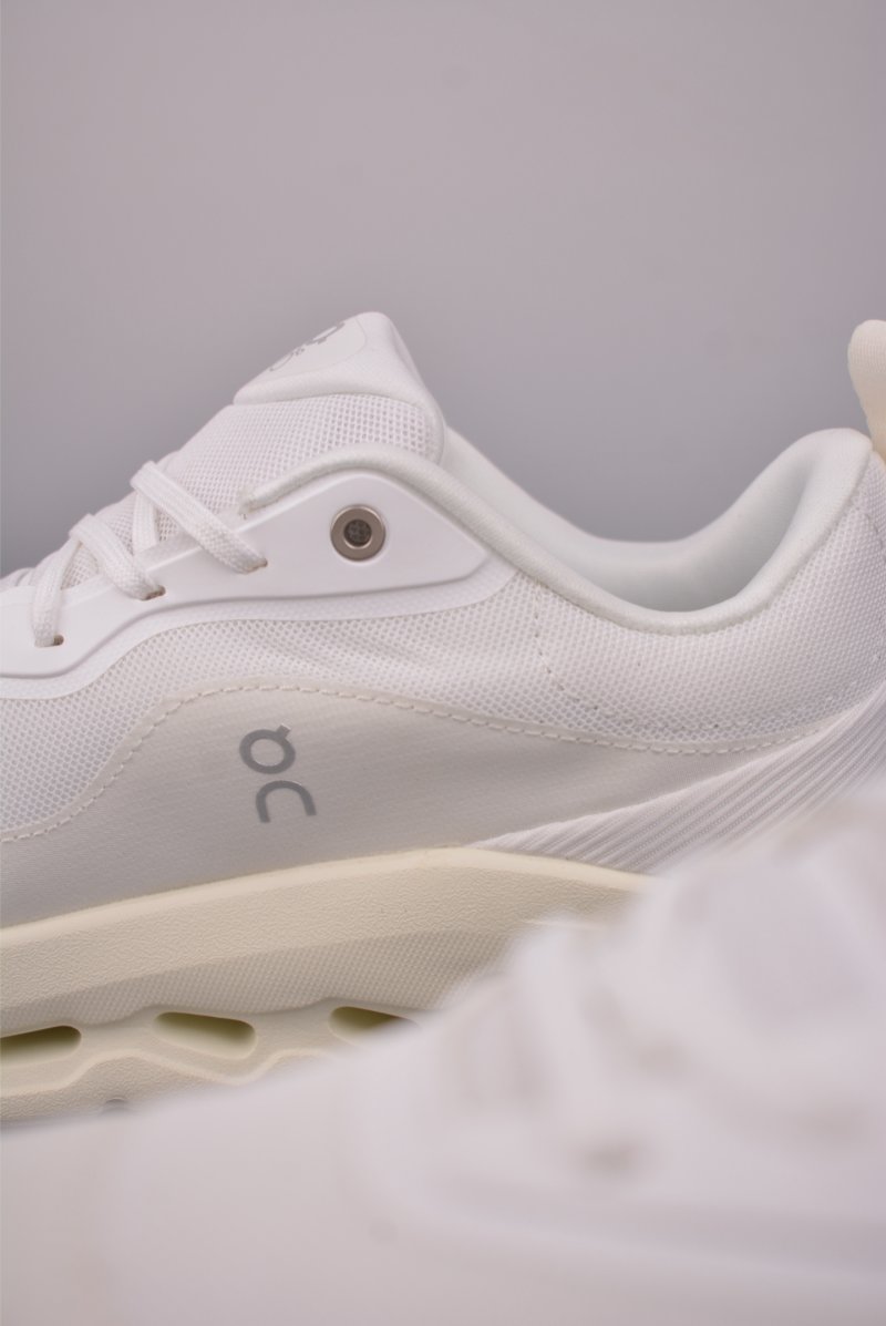 On Cloud LOEWE Hi Edge 'Loewe' view
