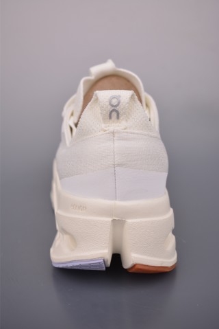 On Cloudsurfei Max view 4
