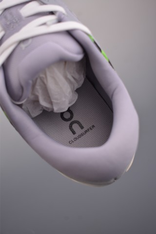 On Cloudsurfer view 9