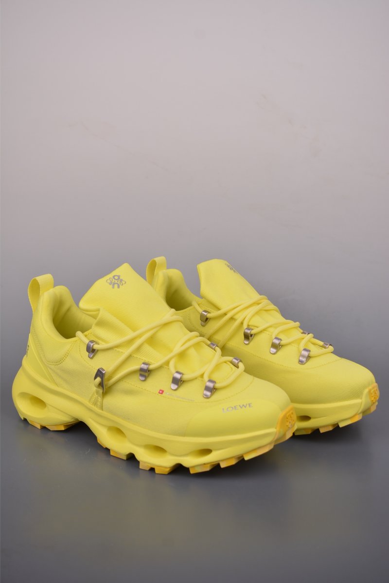 On Cloudsurfer Loewe