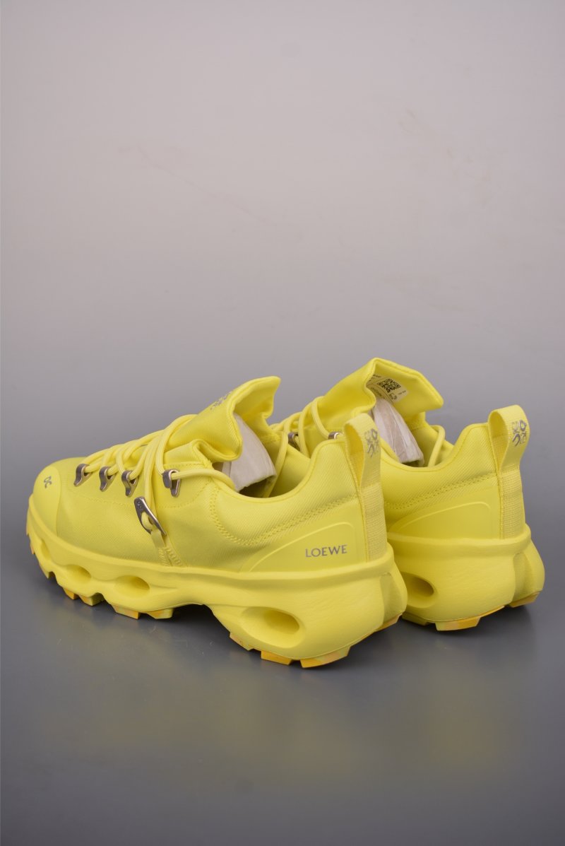 On Cloudsurfer Loewe view