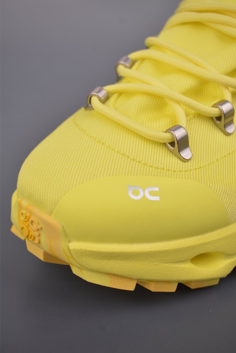 On Cloudsurfer Loewe view