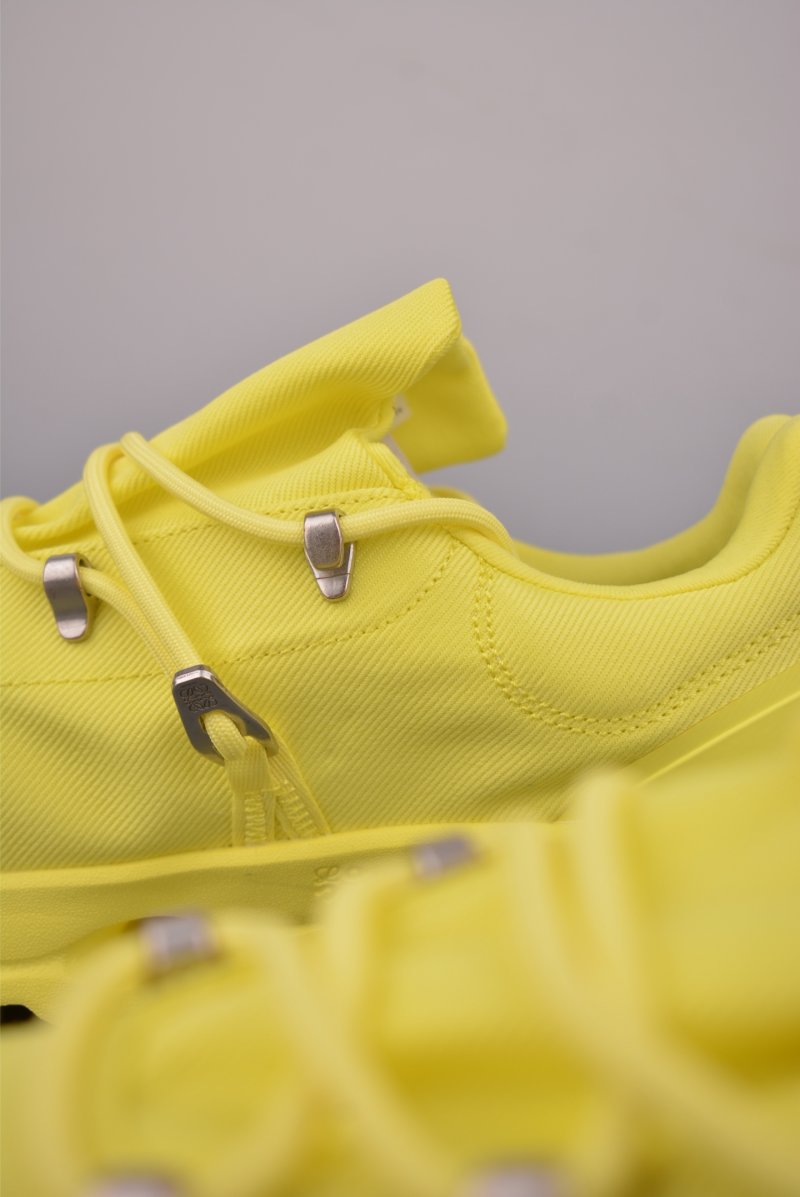 On Cloudsurfer Loewe view