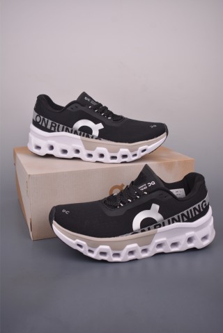 On Cloudsurfer Max 2 view 5