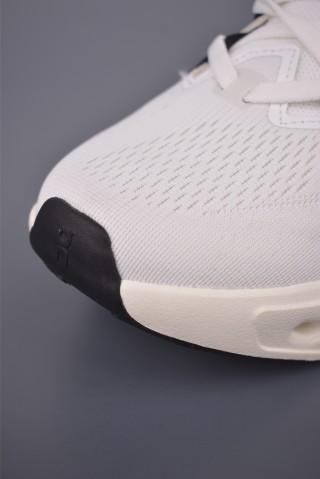 On Cloudsurfer Max 2 view 15