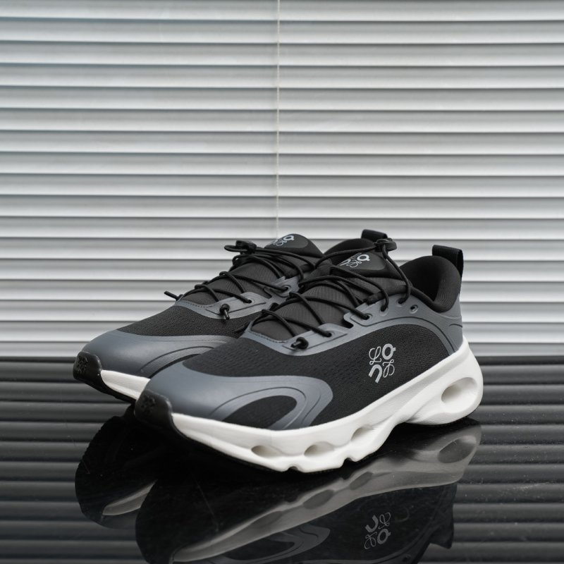 On Cloud x Loewe 'Black'